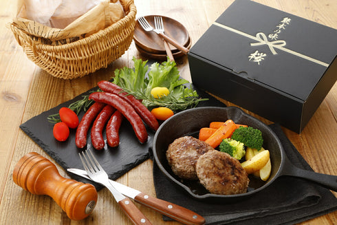 馬刺し 国産 熊本 ギフト 国産馬肉 2種詰め合わせセット 手作り馬ハンバーグ 馬肉ウィンナー 詰め合わせセット 480g 贈答 化粧箱小付き 馬肉 贈答 馬刺 純馬刺し ばさし 刺し 産直 国内 通販 名産 お土産 おつまみ 有名 イベント 喜ばれる ヘルシー