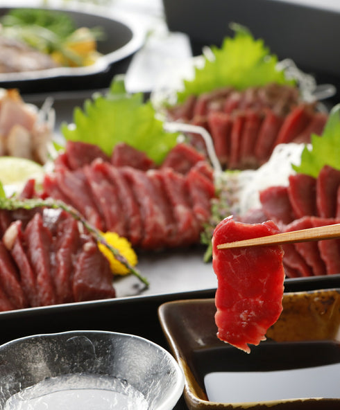 馬刺し 熊本 国産 ギフト 霜降り 桜ロース ハンバーグ セット 550g  【名入れ 祝い箸 ペアセット 「化粧箱大」有料オプション対応商品】御中元 国産馬刺し 馬肉 ばさし 馬刺 純馬刺し ヘルシー お取り寄せ 人気 通販 話題 TV ギフト 産直 熊本 純国産  喜ばれる 晩酌